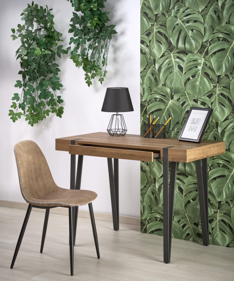B39 desk