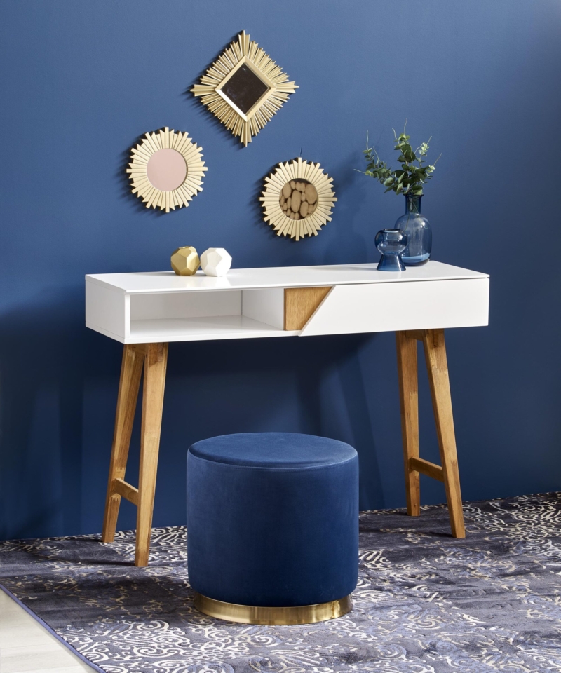 KN1 console table