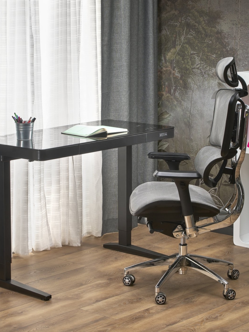 B52 desk with adjustable height, black