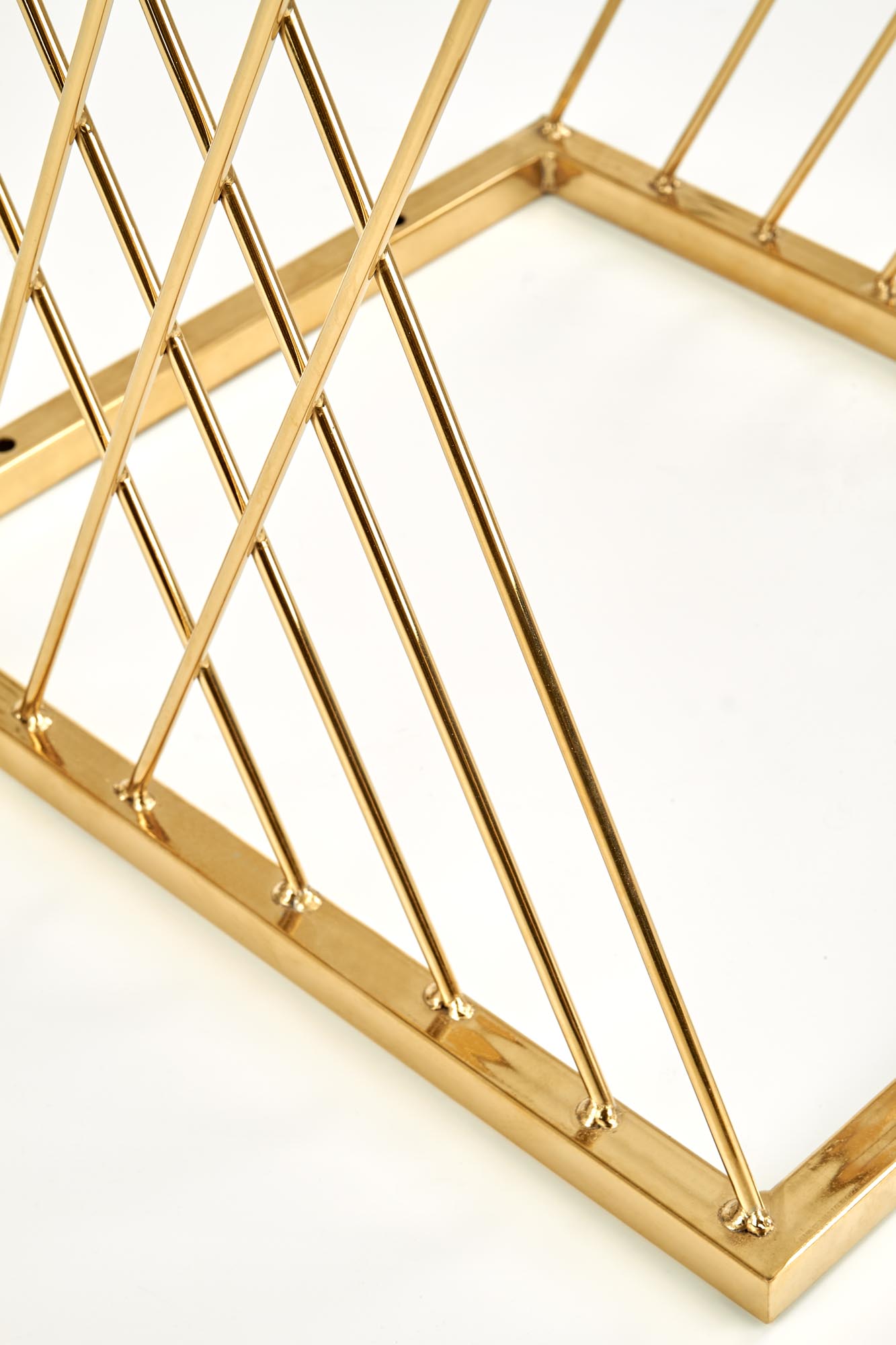 NANCY c. table - Image 7